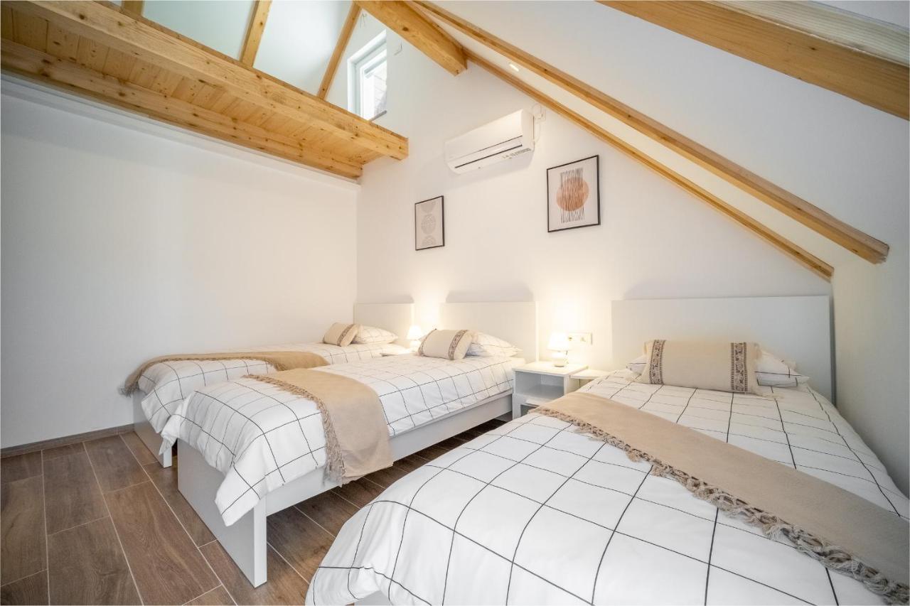Villa Nesa - Beautiful Guest House At Continental Croatia With Outdoor Swimming Pool, Sauna And 3 Bedrooms Plaški Εξωτερικό φωτογραφία